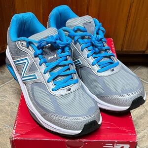 New Balance 1540v3 Silver & Blue Sneakers Running Shoes Women’s 10.5 2A Narrow